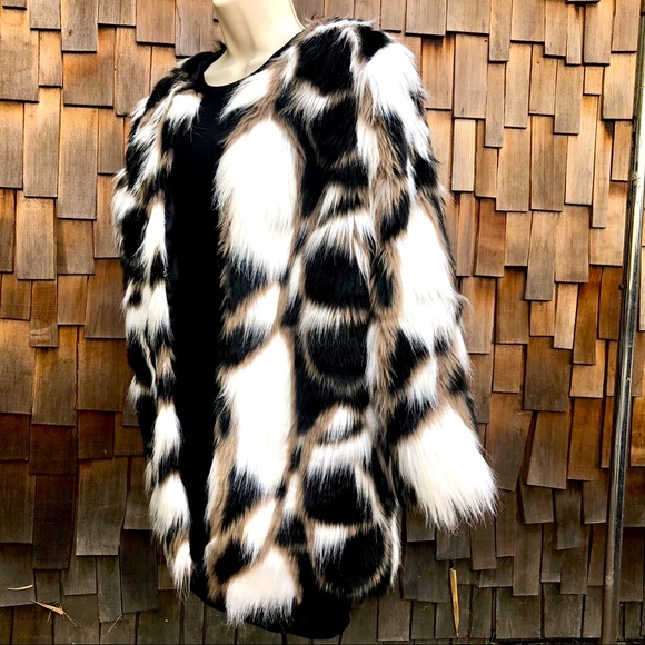 Multicolored Faux Fur Jacket. SOLD OUT on VENUS 🖤 - Picture 6 of 9